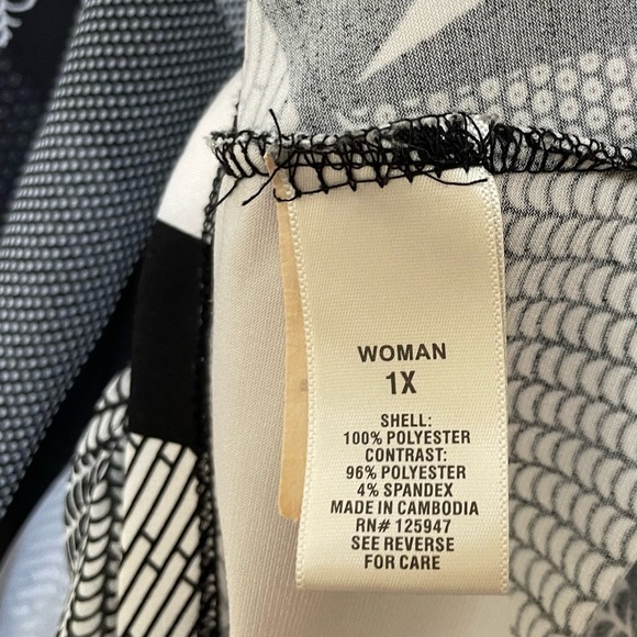 Dressbarn Black and White Asymmetrical Graphic Blouse - Picture 5 of 10